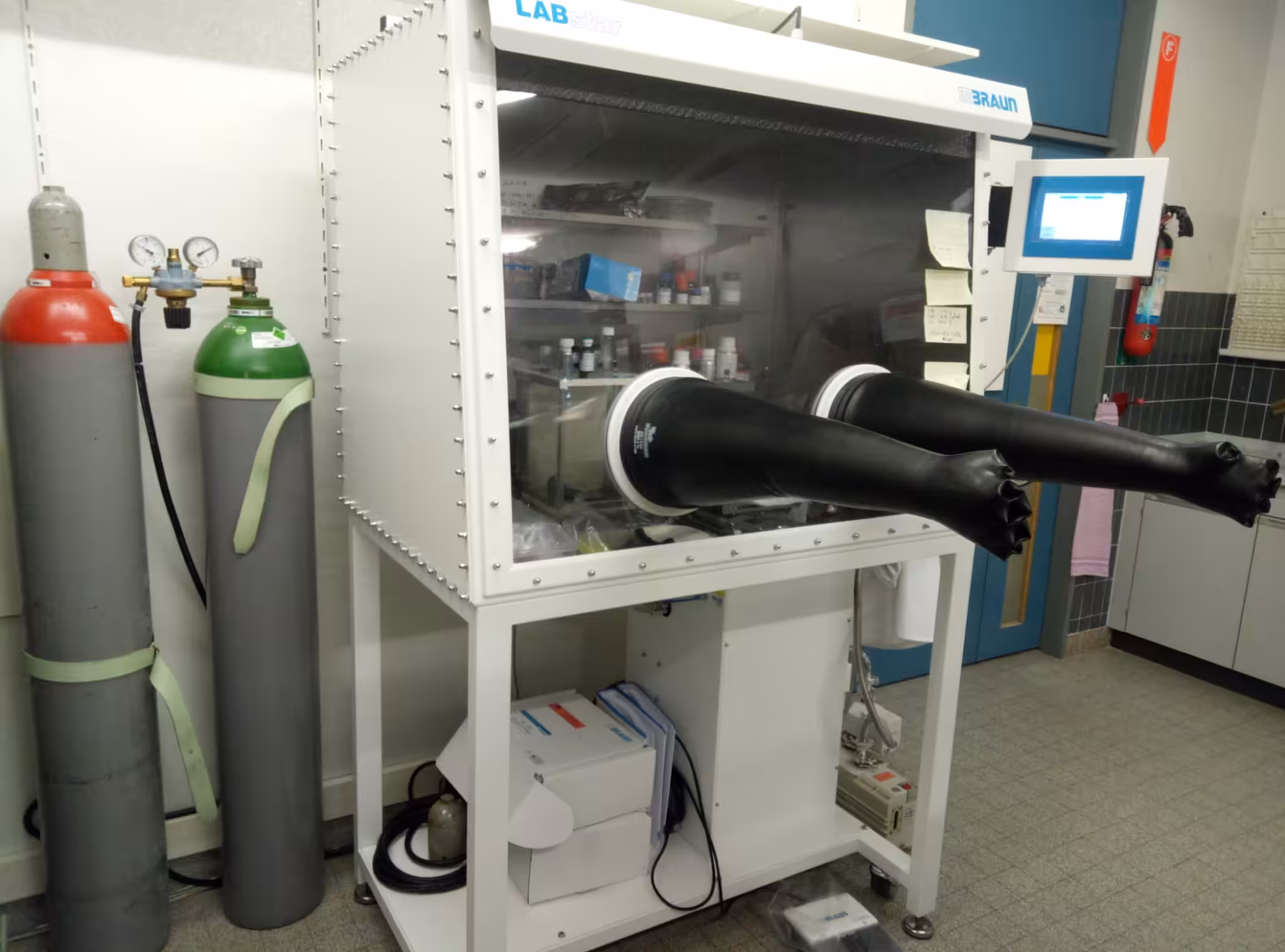 University of Fribourg Glove Box